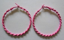 Bijou fantaisie : boucles d'oreille créoles torsadées rose fluo , diam  5 cm