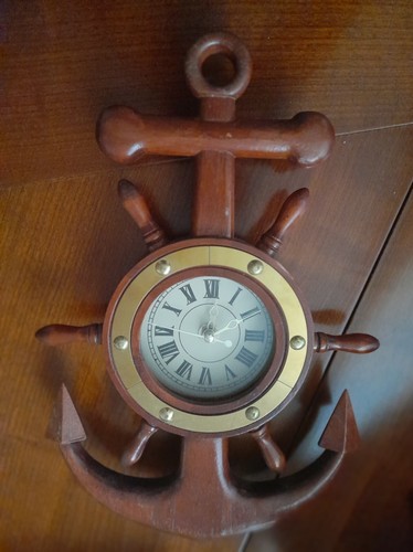 Pendule bois forme ancre - ancre, et