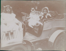 Hauts de Seine, Sevrès, Une voiture bondée d'enfants  Vintage citrate print