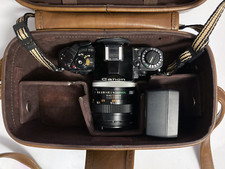 Canon A-1 / Canon FD 50 mm f1.4 SSC / Vivitar flash / Leather case / Good