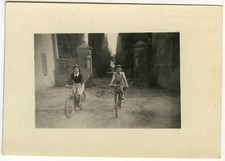 PHOTO ANCIENNE - VINTAGE SNAPSHOT - VÉLO BICYCLETTE FEMME MODE - BIKE WOMAN