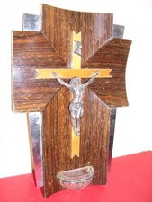 ANCIEN BEAU CRUCIFIX CROIX BENITIER RELIGION BRONZE 1950-1970 SUR BOIS PLAQUAGE