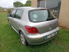 Pare boue avant gauche PEUGEOT 307 PHASE 1 7136N6