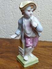 Superbe garçon en porcelaine