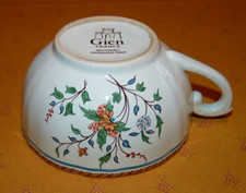 Impeccable petite tasse à thé ou à café en faïence de Gien modèle Sainfoin