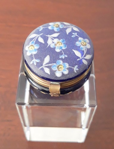 Ancienne petite boite - , à