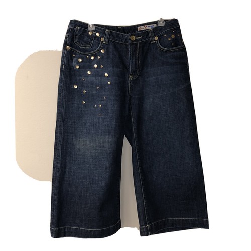 Seven studded gold studs - 7,
