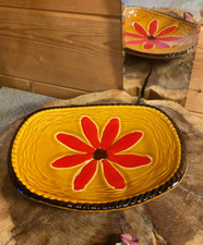 Vide poche, céramique émaillée jaune, fleur rouge, "  Poët Laval " , France