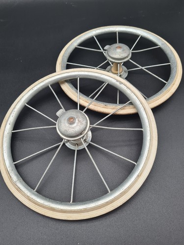Roue ancienne poussette - roue,