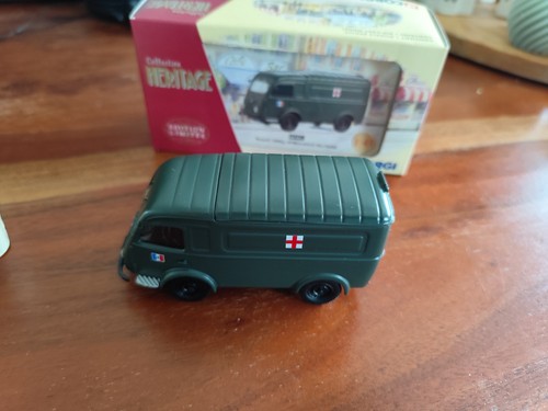 Corgi renault 1000kg - corgi, ambulance