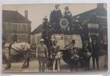 Vanlay (Aube) - Char de la Cavalcade devant le Bureau des Postes, Attelage, Tamb