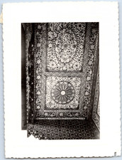 Maroc, Marrakech, le Palais de la Bahia, peinture sous un auvent de porte, Vinta