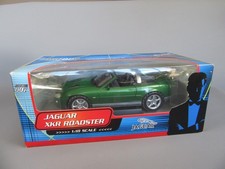 D574 ITEM 10012 JAGUAR XKR Zao James Bond 007 Die Another Day 1/18 Neuf Boite