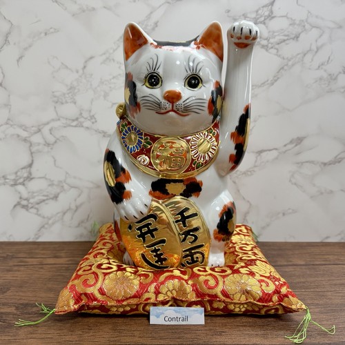 Maneki neko beckoning - maneki,