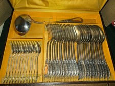 Une menagere pieces metal - une,