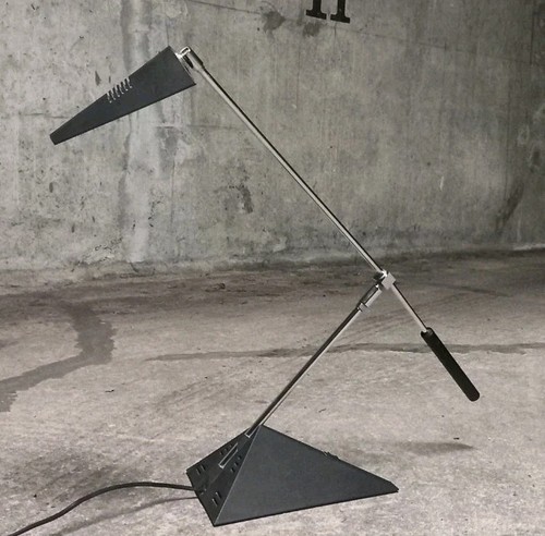 Lampe post moderniste - post-moderniste, dlg