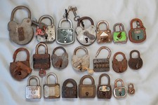 Lot d 20 cadenas anciens