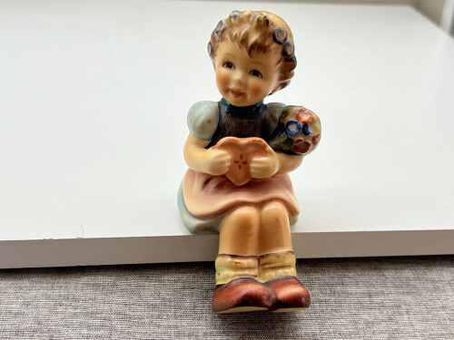 Hummel figurine 698 - hummel, i