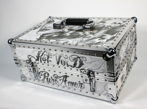 Kat von train case angeleno - d,