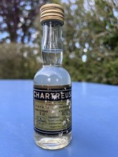 Ancienne Mignonette Chartreuse Jaune 3 cl, deposé 1/7 69 Scellé Pères Chartreux
