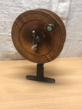 ancien gros moulinet en bois 