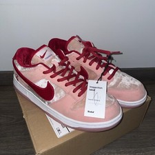 Nike Dunk SB Low Strange Love 