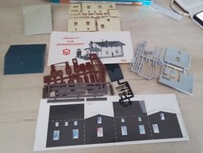 MODELLE HO. REF 1442. MAQUETTE MAISON DU GARE FERROVIAIRE. EN BOITE ETAT NEUF
