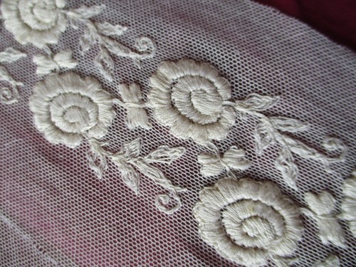 Large entre deux - large, tulle