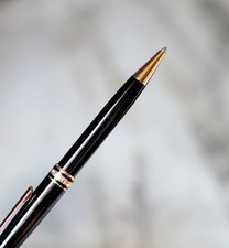 STYLO BILLE MONTBLANC MEISTERSTÜCK EN RESINE PRECIEUSE NOIRE & PL. OR 18 CARATS