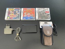 Nintendo DS Lite + chargeur + pochette de transport + 3 jeux