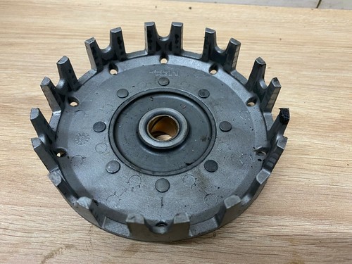 Une cloche embrayage moteur - cloche,