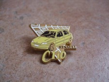 PINS  RENAULT CLIO JAUNE  DERRIERE: ARTHUS BERTRAND PARIS 