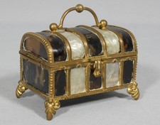 Coffret miniature en écaille de tortue et nacre, époque XIX ème