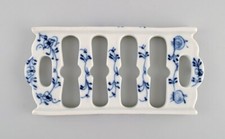 Vraisemblablement un plateau en oignon bleu Meissen en porcelaine peinte à la...