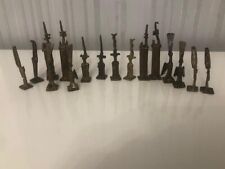 Atypique lot de  32 pièces