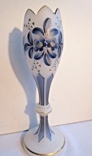 Vase forme de tulipe, opaline