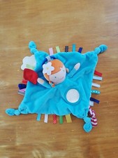 O/ doudou plat d'activités fille poupée rousse vert bleu Oxybul Fnac Éveil Jeux 