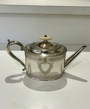 ancienne théière en métal