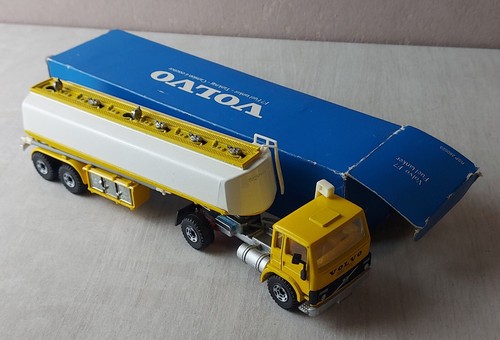 Ancien camion citerne fuel - ancien, /