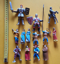 Lot de 13 soldats époque moyen age suivant photographie