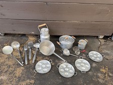 LOT D’ANCIENS OBJETS DE CUISINE EN ALUMINIUM.
