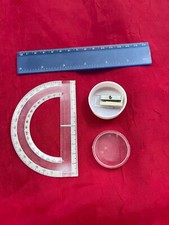 Fourniture scolaire 1 rapporteur, 1 regle et 1 taille crayon