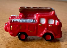 Très jolie Fève Camion de