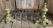 Paire de chenets + grille en fonte et en bronze marmousets doré époque XVIIIe