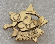 Broche doré village des - broche,