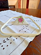 porte serviette de toilette en porcelaine de Limoges vintage