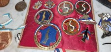 GROS LOT MEDAILLES SPORTIVES + DIVERS AVEC COFFRET AVEC 4 MEDAILLES FLECHE !!!!