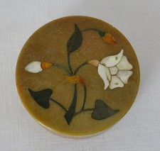 BOITE à BIJOUX, pietra dura, boite en marqueterie de pierres, fleurs .