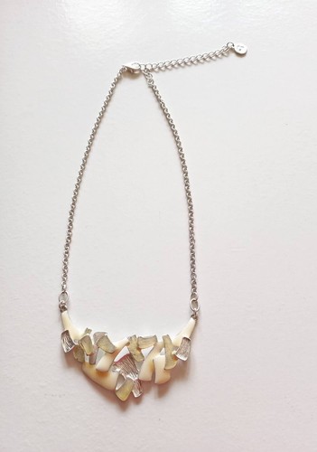 Ikita collier metal - en,