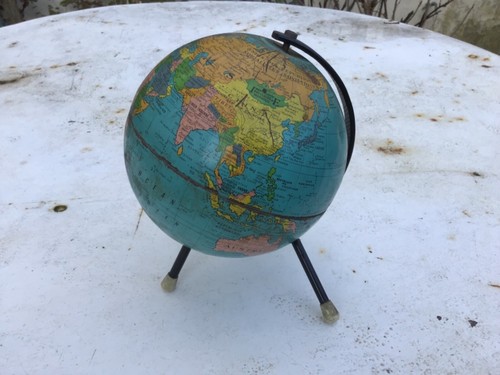 Ancienne mappemonde globe